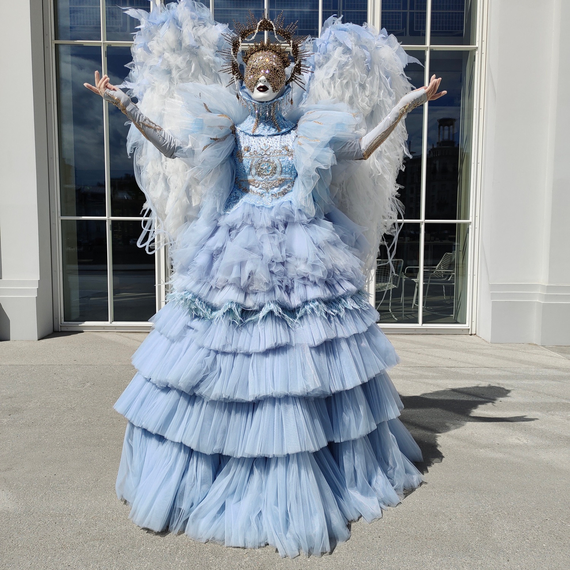 Блог. Фотографии, видео от Лисавлесу. Мимы и Ходулисты на встречу гостей. Москва