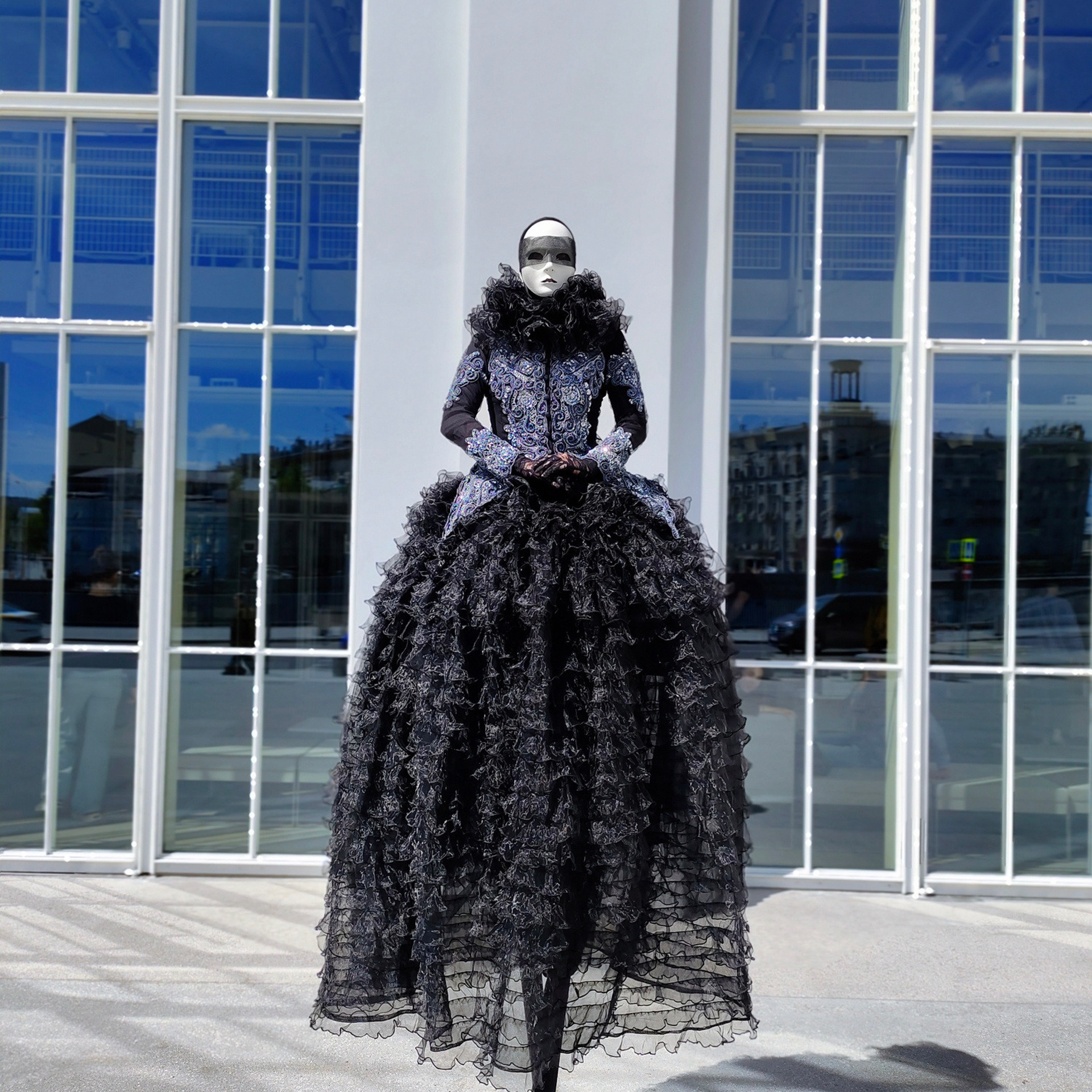 Блог. Фотографии, видео от Лисавлесу. Мимы и Ходулисты на встречу гостей. Москва