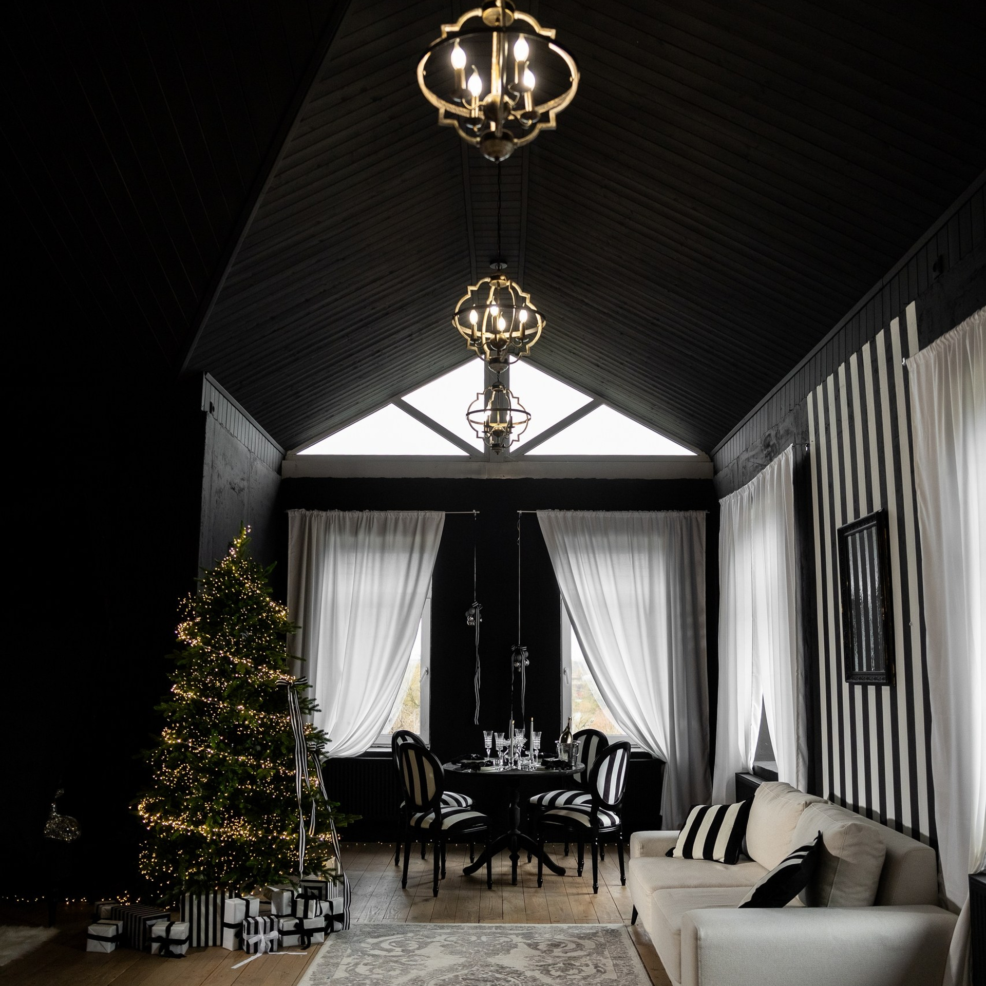 Актуальный интерьер фотостудий Брянска на Ноябрь, Декабрь 2024 и начала Января 2025