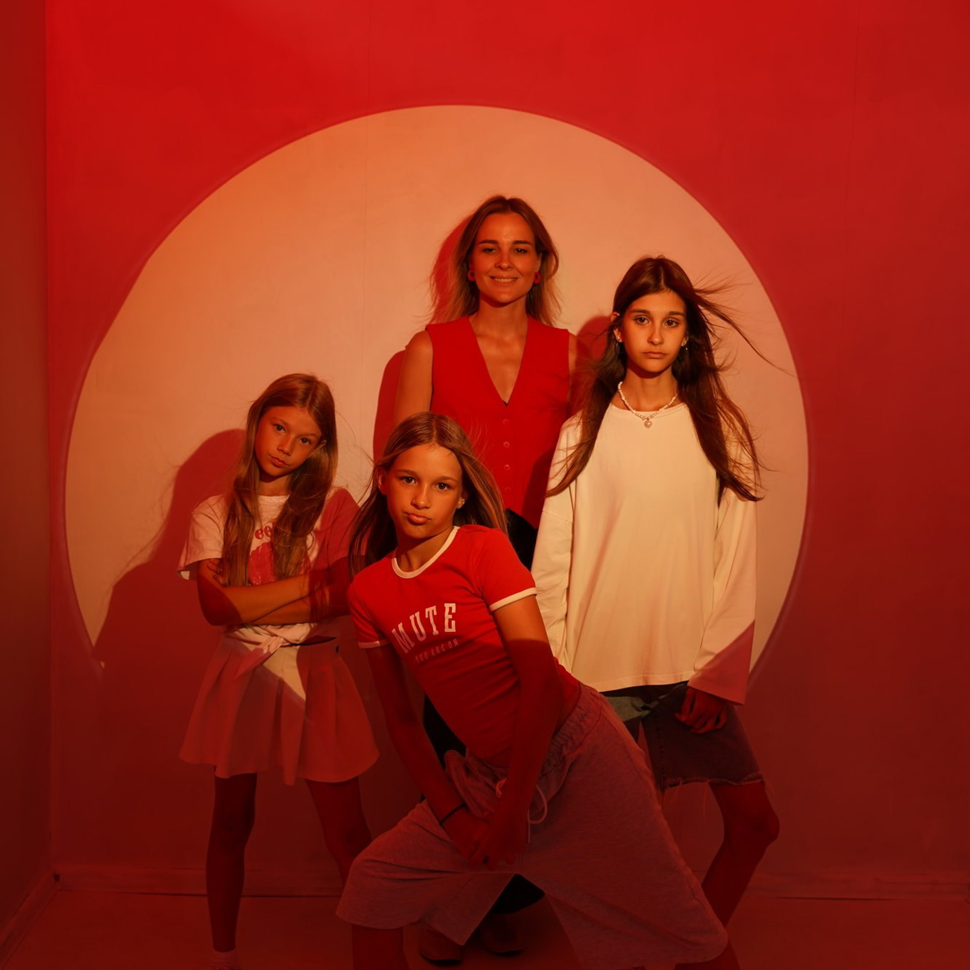 Белый фон + прожектор