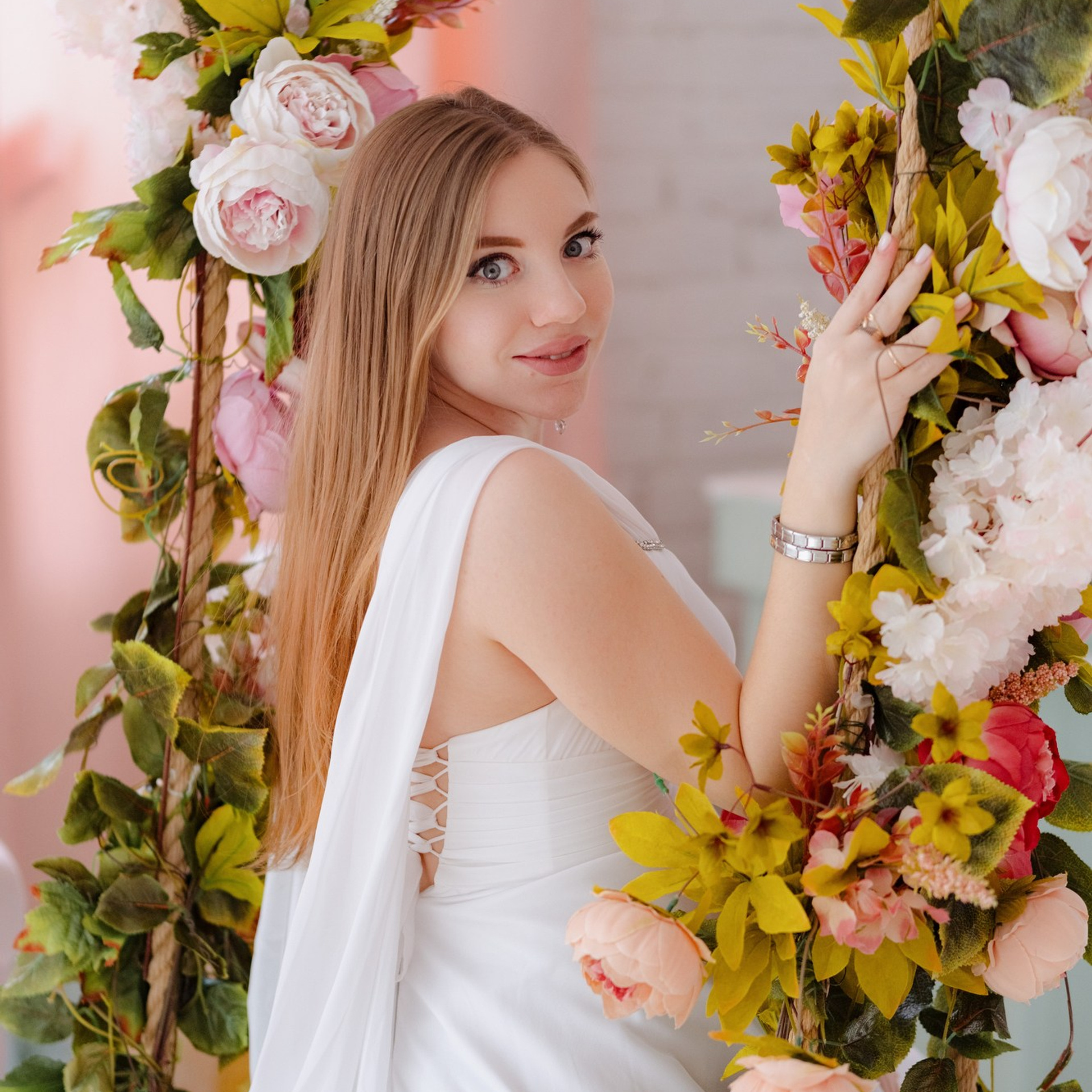 Беременная фотосессия в студии Краснодара. Фотограф в Сочи Краснодар Москва Руслан Поляков