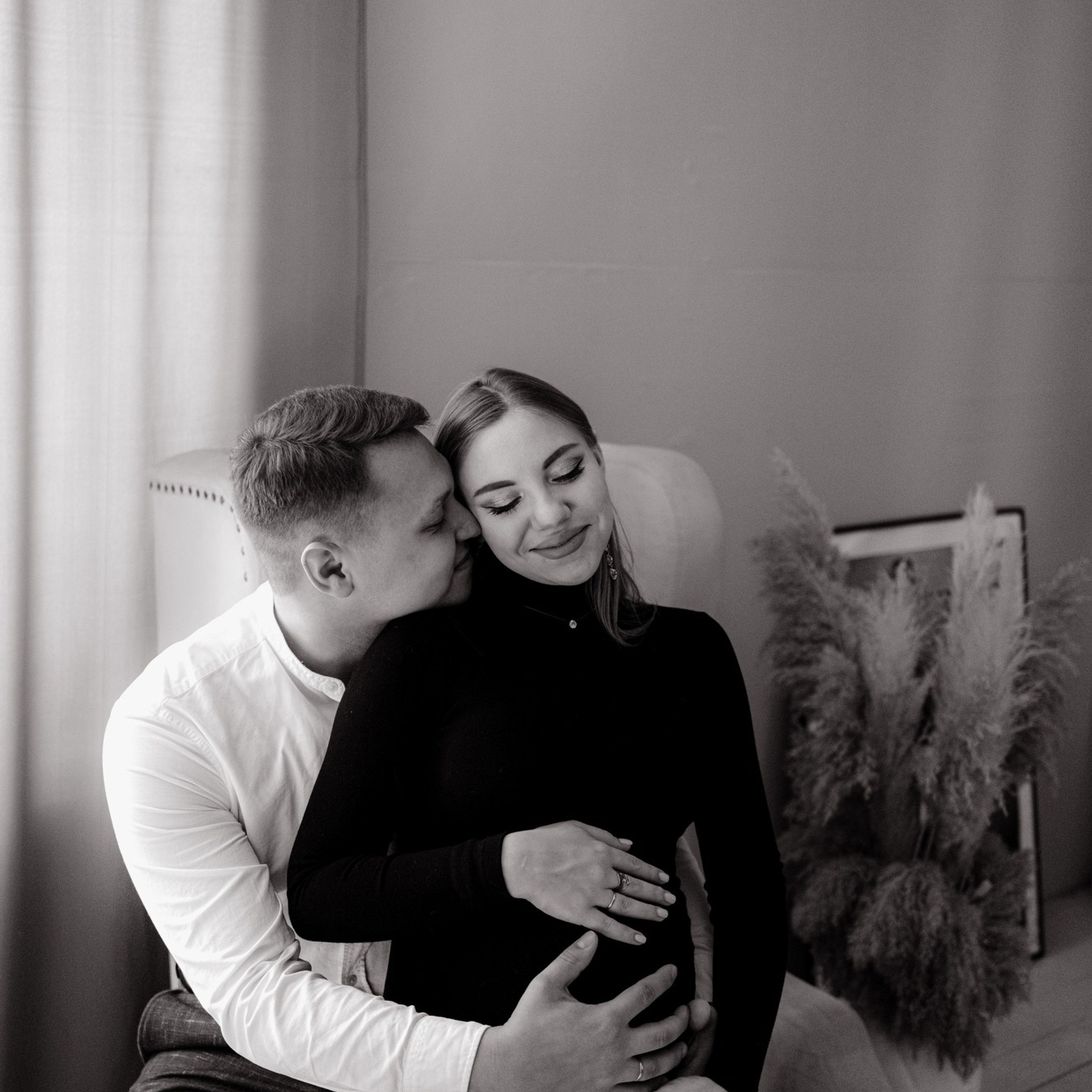 Беременная фотосессия в студии Краснодара. Фотограф в Сочи Краснодар Москва Руслан Поляков