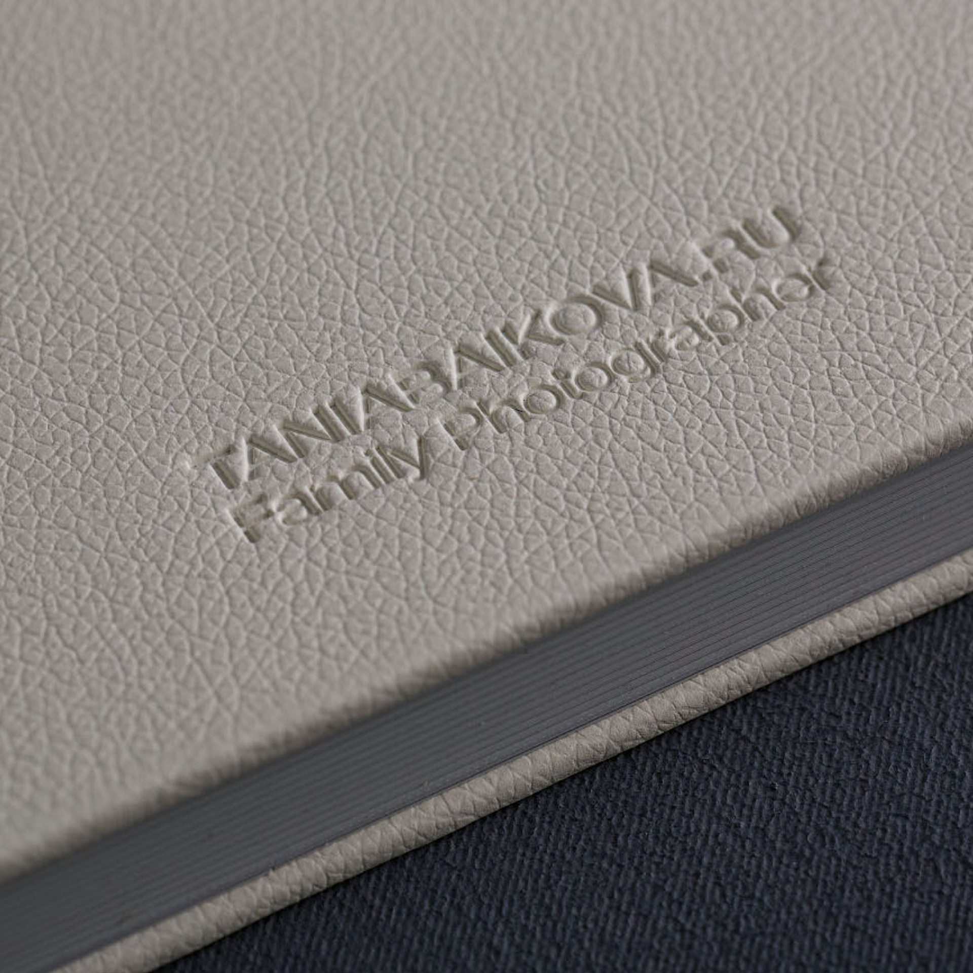 Фотокнига с тиснением на обложке. Фотограф в Москве Татьяна Байкова