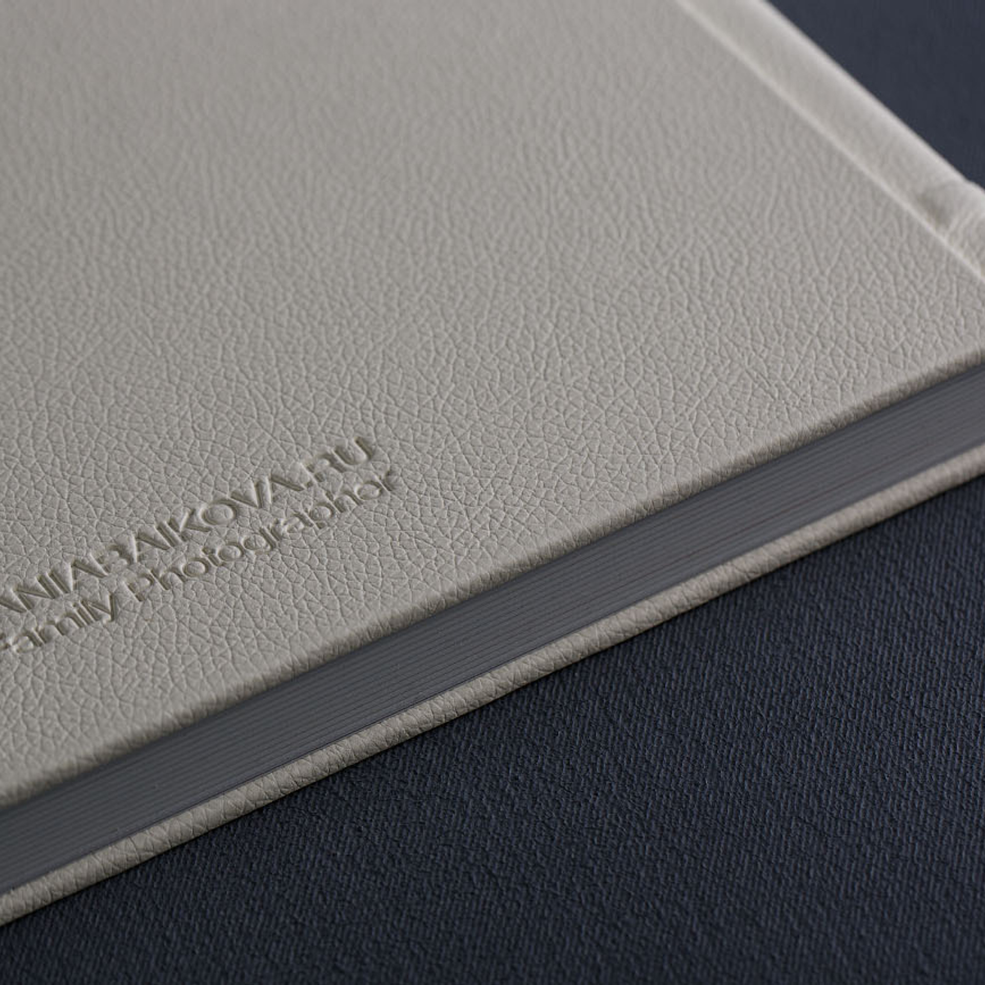 Фотокнига с тиснением на обложке. Фотограф в Москве Татьяна Байкова