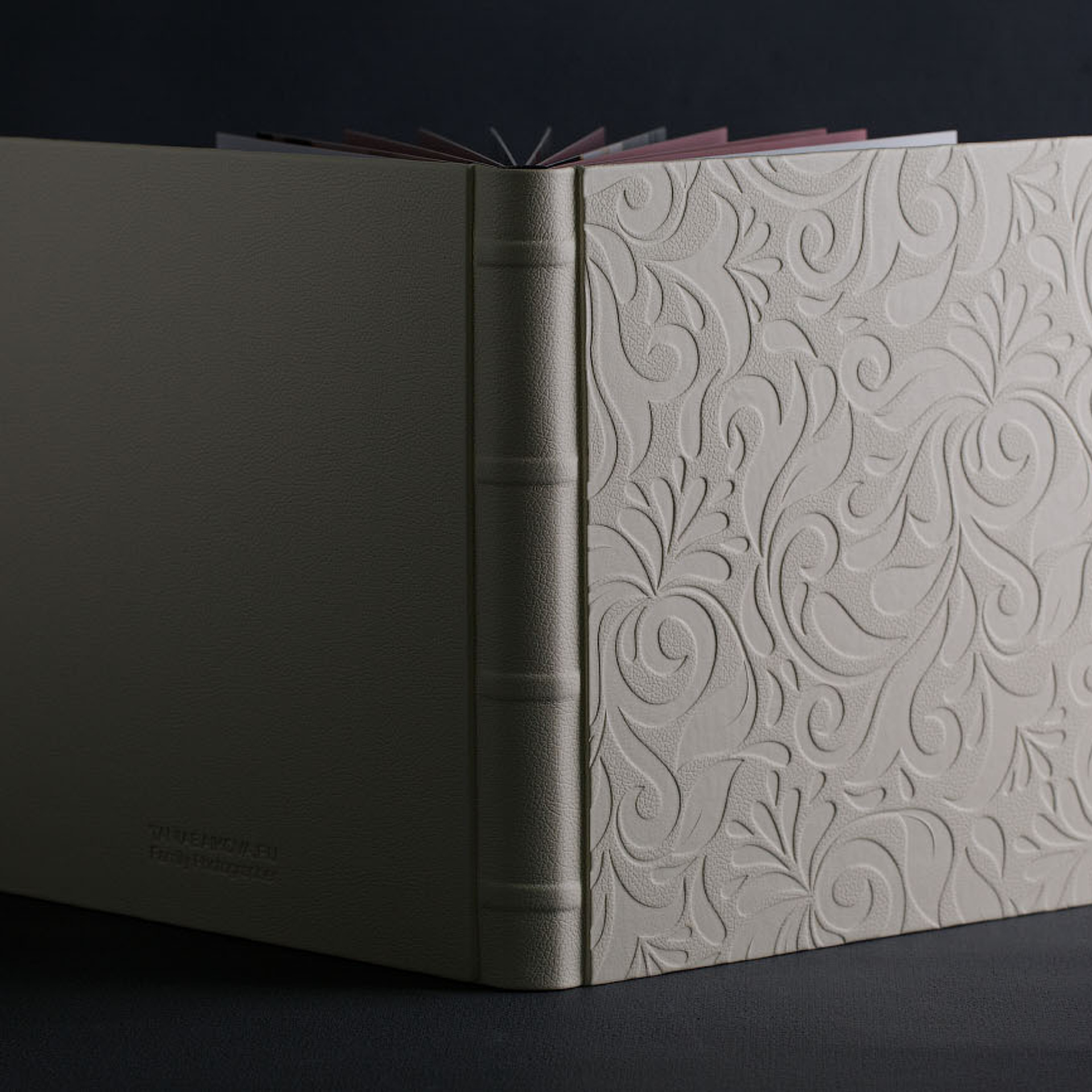 Фотокнига с тиснением на обложке. Фотограф в Москве Татьяна Байкова