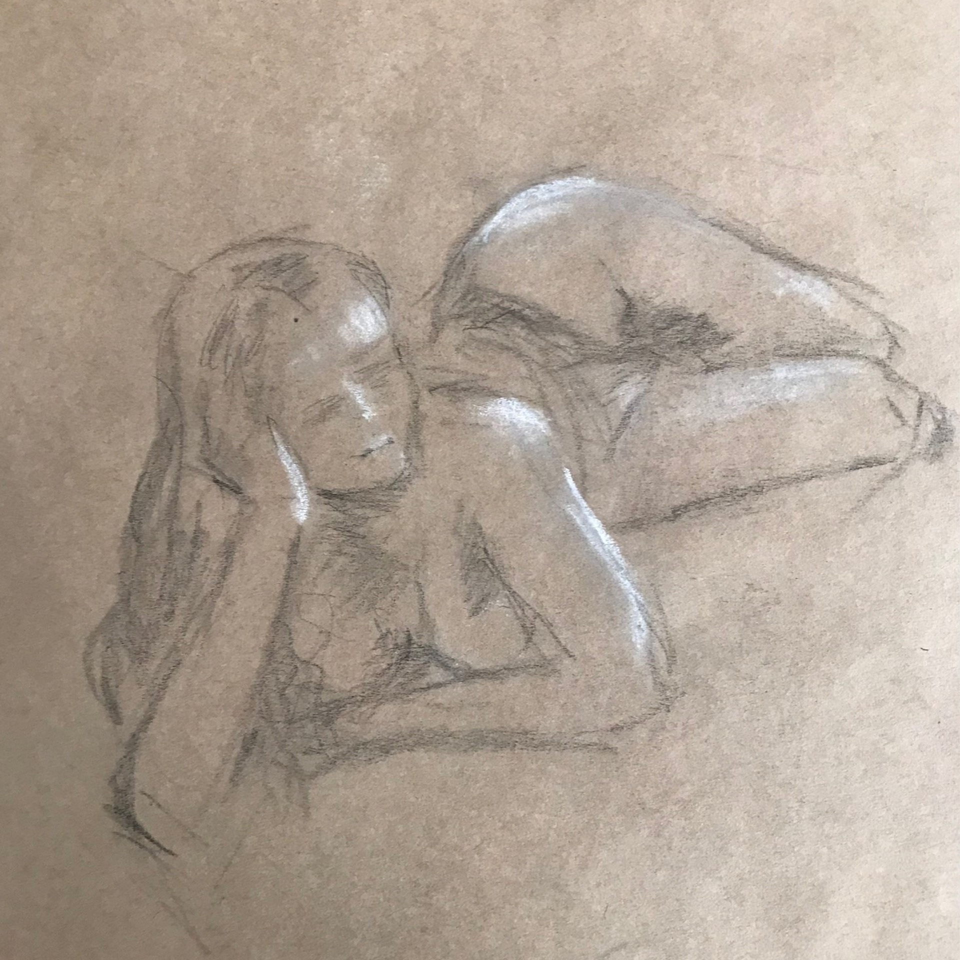 Обнаженная натурщица, лежащая на полу, карандаш, пастель, рисунок Ирэн Постольной