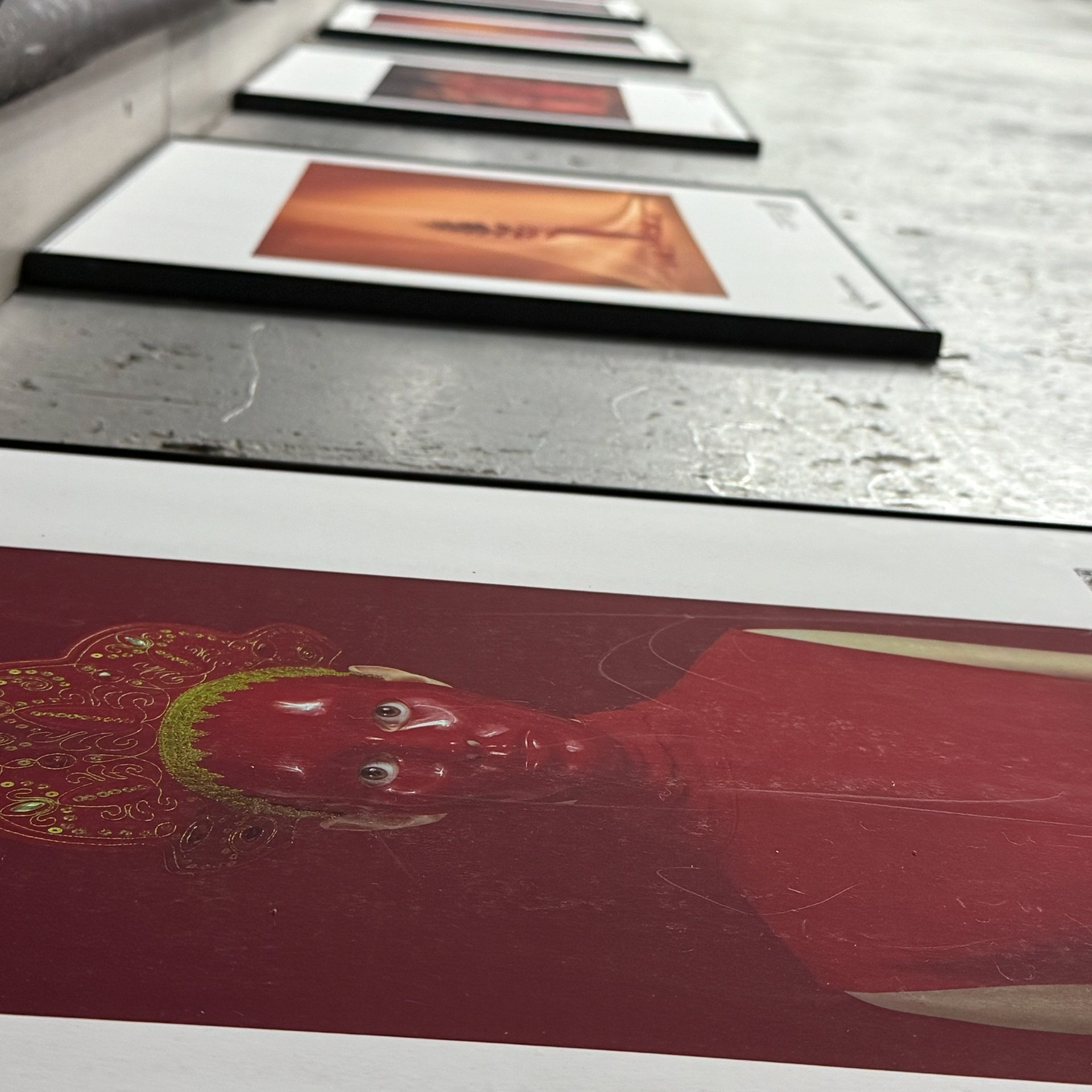 В Новосибирском пространстве Пространство Арт Ель открылась «Красная» выставка «Фотострелки» 2025