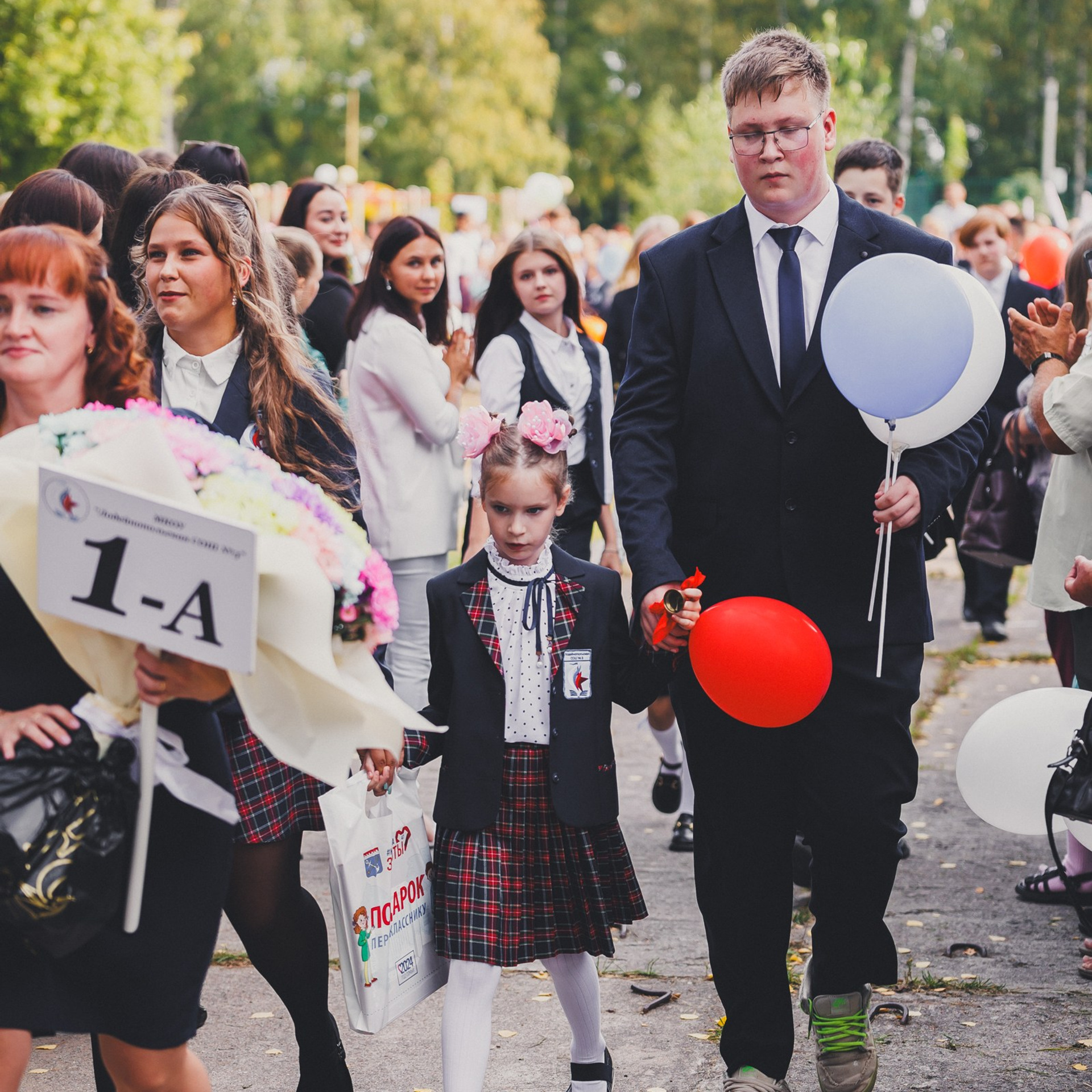 2 сентября _ Школа 3_ линейка. Фотограф Лодейное Поле Екатерина Герасимова в Санкт-Петербурге и Лен. области
