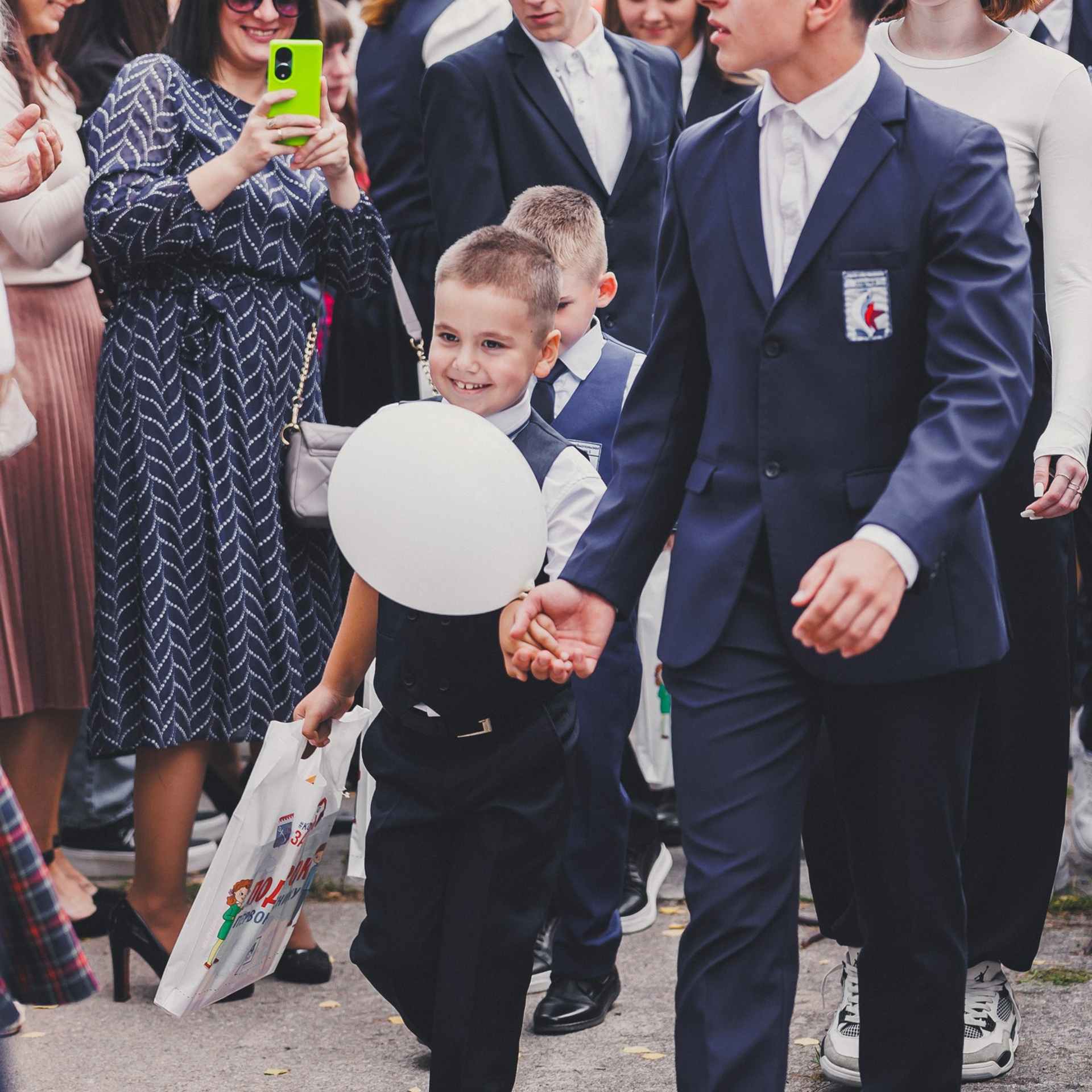 2 сентября _ Школа 3_ линейка. Фотограф Лодейное Поле Екатерина Герасимова в Санкт-Петербурге и Лен. области