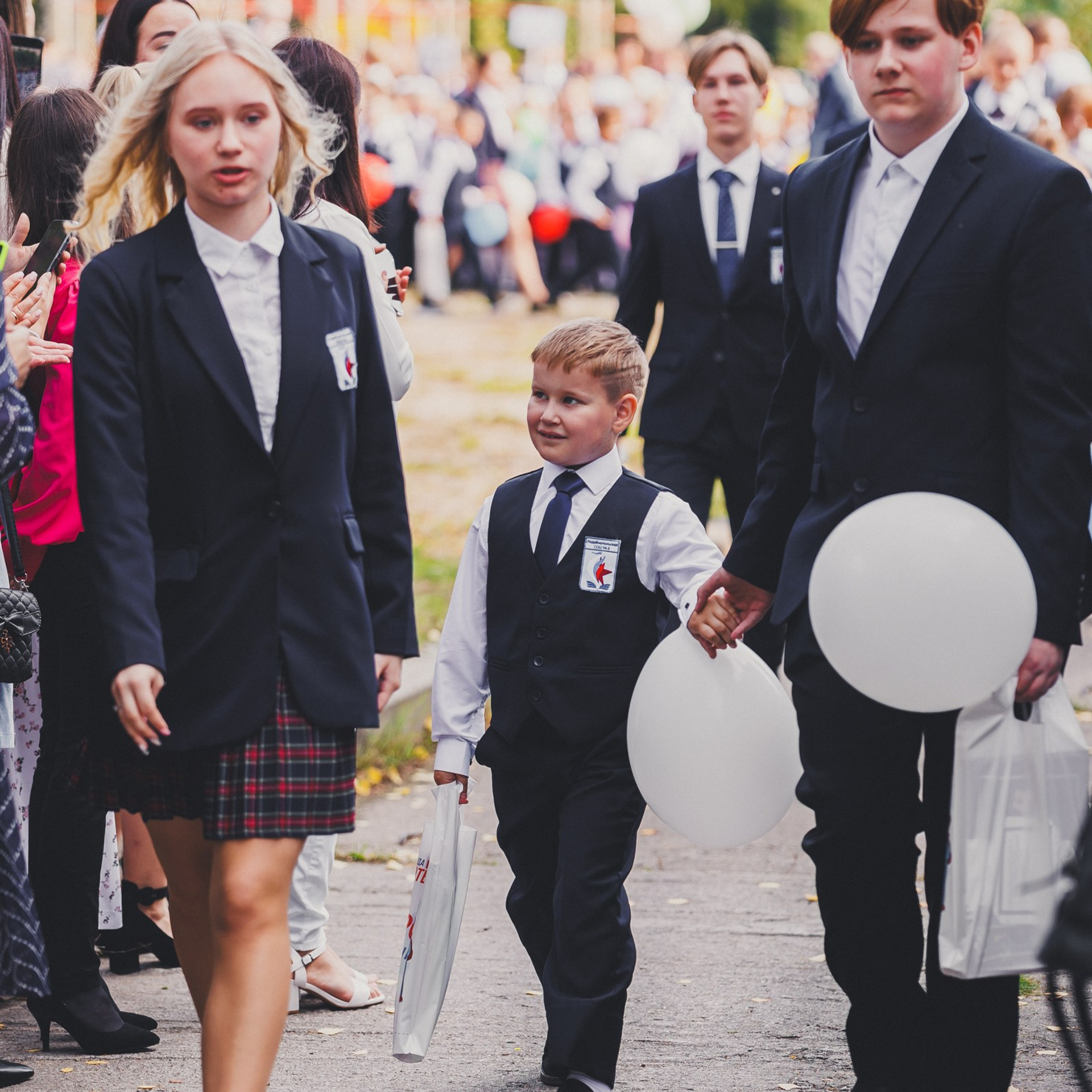 2 сентября _ Школа 3_ линейка. Фотограф Лодейное Поле Екатерина Герасимова в Санкт-Петербурге и Лен. области