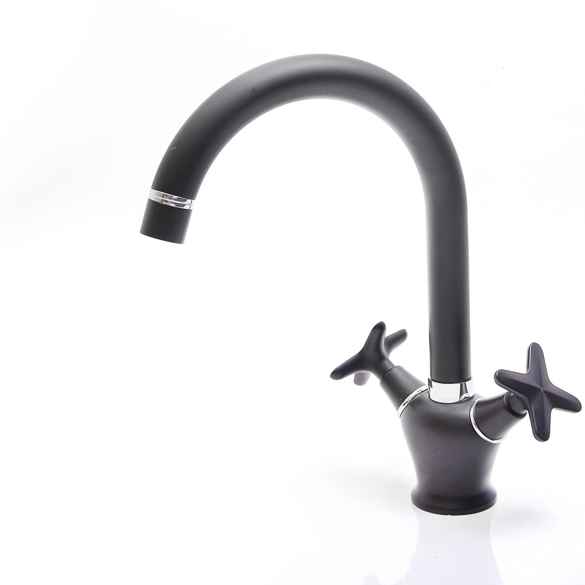 Фотограф сантехники, съемка товаров для ванной комнаты в Кирове. Предметный фотограф Киров. Съемка для маркетплейсов