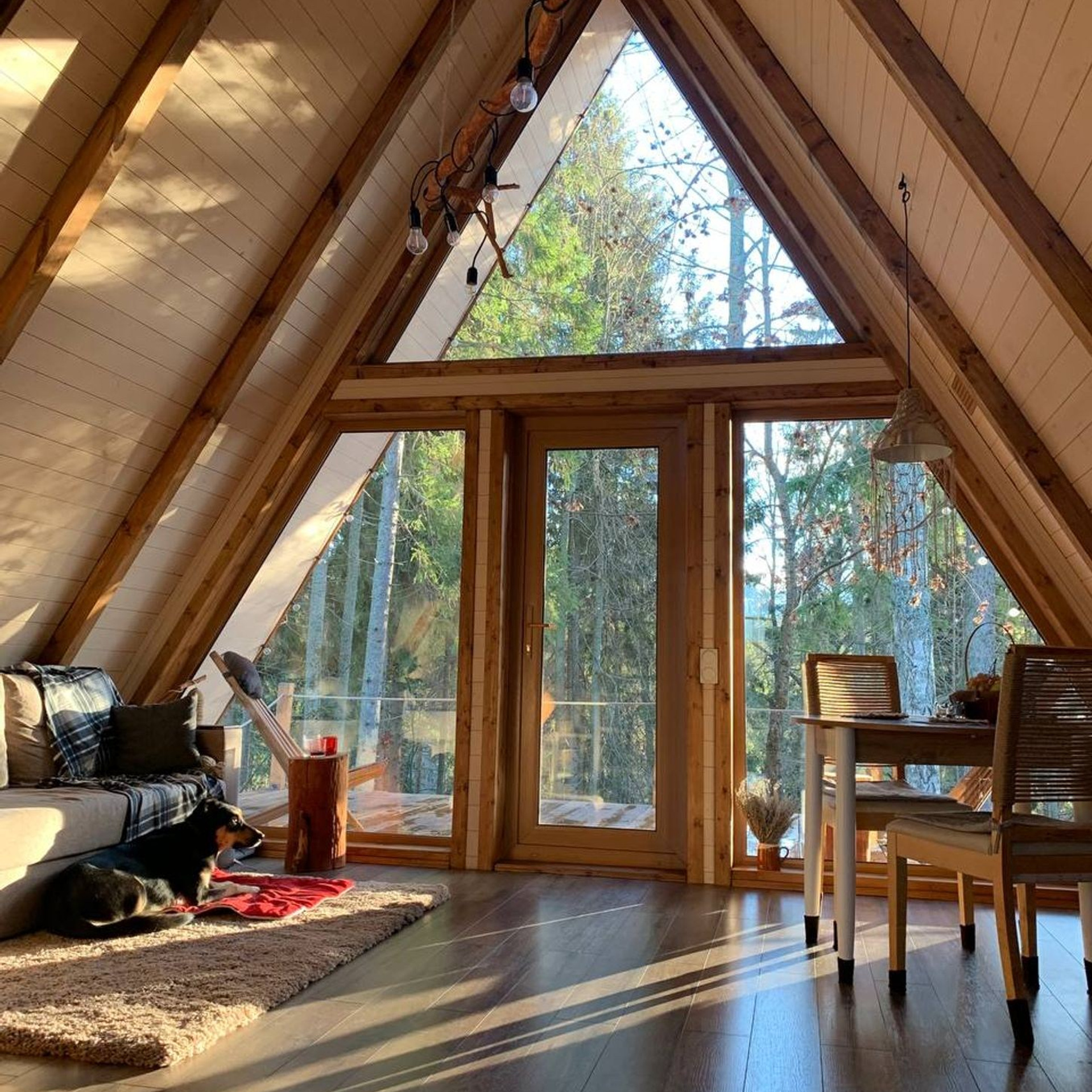 Лесной домик a-frame с террасой на холме в Дмитровском районе — смотреть в каталоге