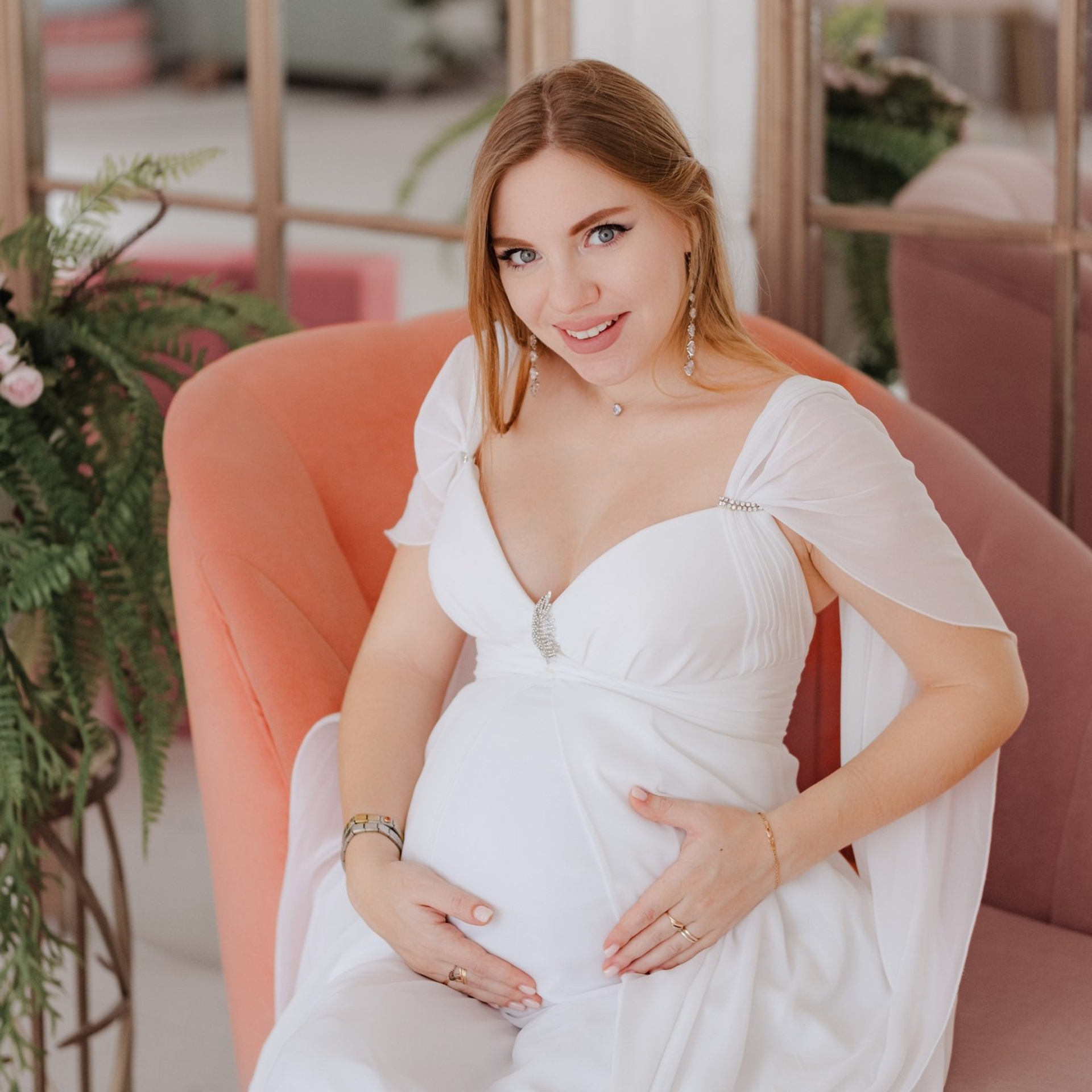 Беременная фотосессия в студии Краснодара. Фотограф в Сочи Краснодар Москва Руслан Поляков