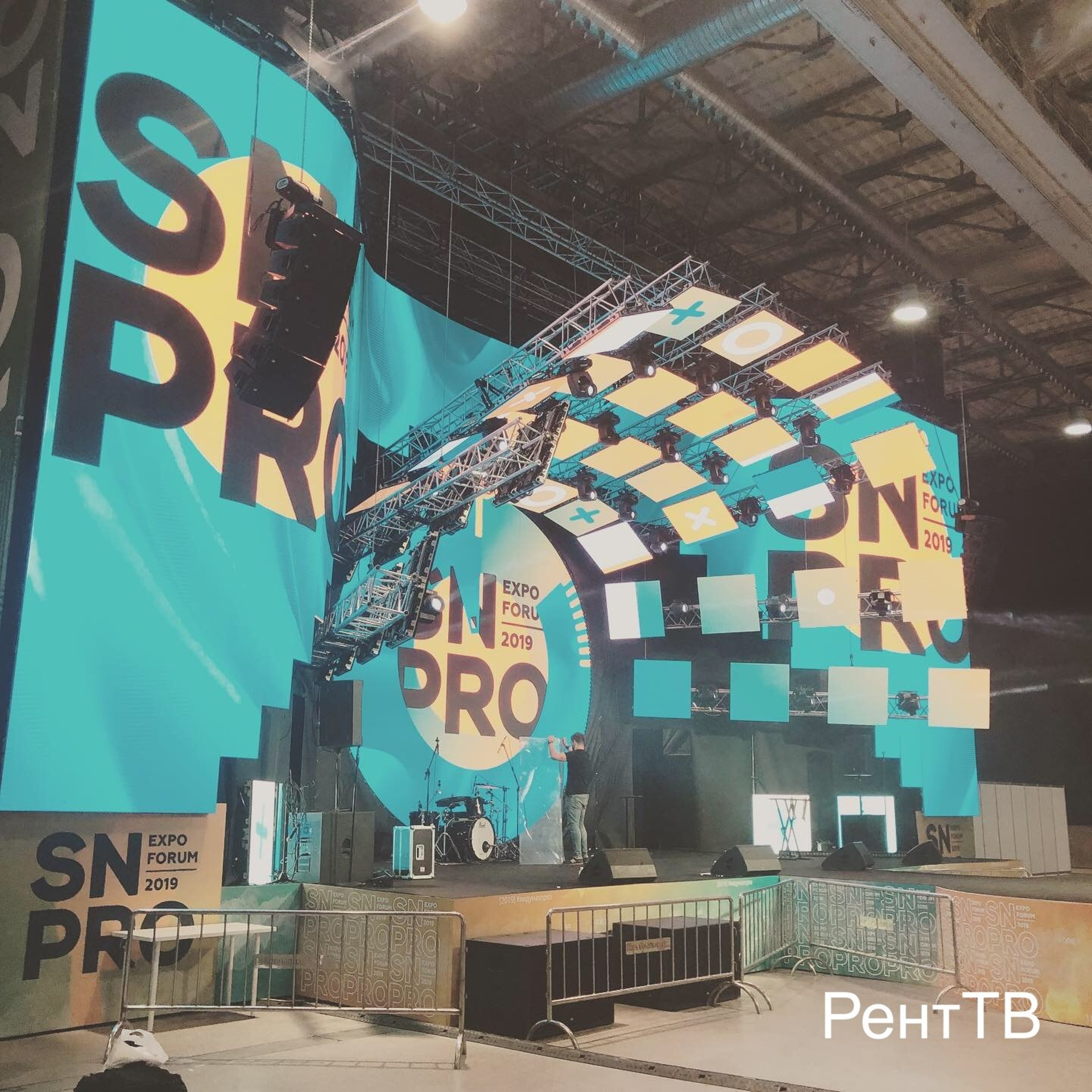 Аренда светодиодных led видеоэкранов и телевизоров для мероприятий в тц Весна