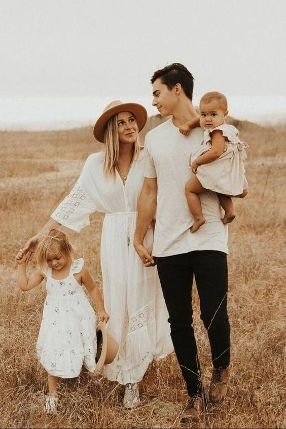 Family Picture Outfit Ideas in Dubai | Ultimate Guide