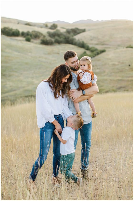 Family Picture Outfit Ideas in Dubai | Ultimate Guide