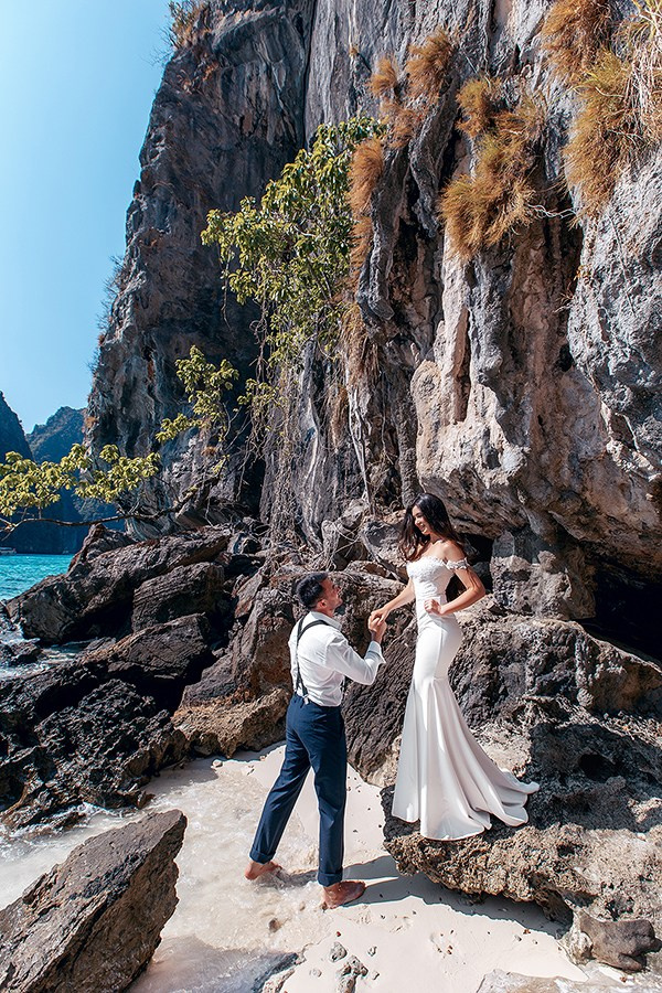 Prices for photo shoots in Phuket. Photographer in Phuket. Photographer Thailand