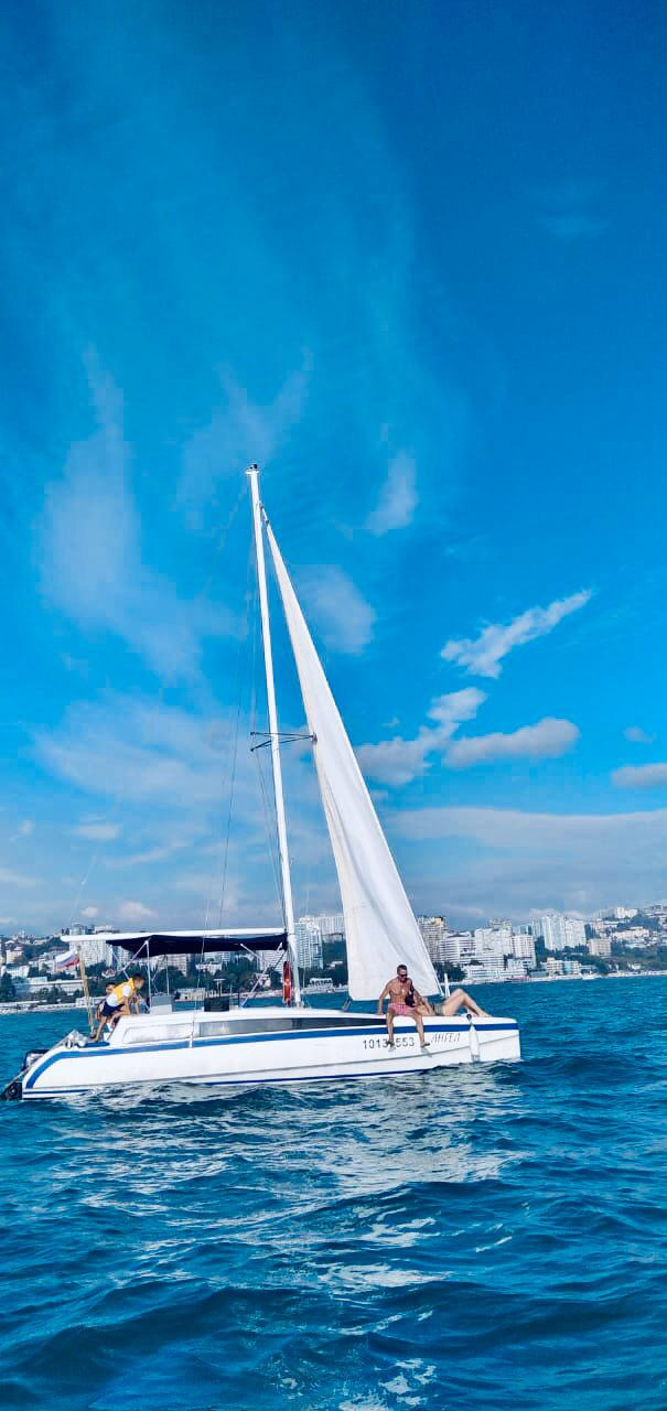 Парусно —моторные яхты и катамараны в Сочи. Аренда Яхт и Катеров в Сочи