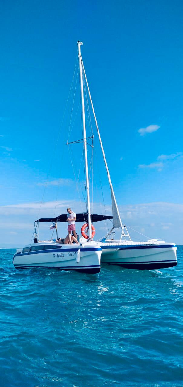 Парусно —моторные яхты и катамараны в Сочи. Аренда Яхт и Катеров в Сочи