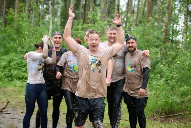 Фоторепортаж с забега Стальной характер в Сургуте, 5 июля 2025. Репортажный и семейный фотограф — Шелихов Сергей