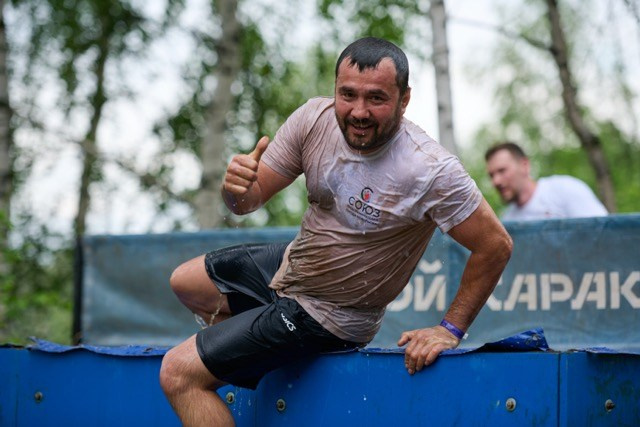Фоторепортаж с забега Стальной характер в Сургуте, 5 июля 2025. Репортажный и семейный фотограф — Шелихов Сергей