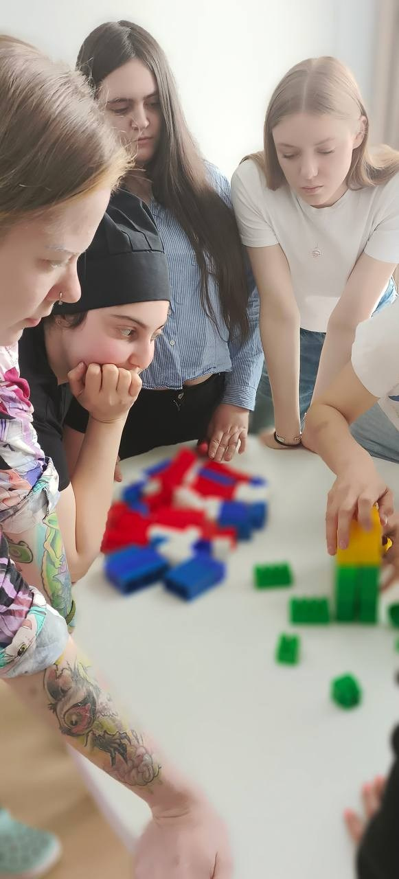 «В КРУГУ» Психологические тренинги в Санкт-Петербурге в живом формате