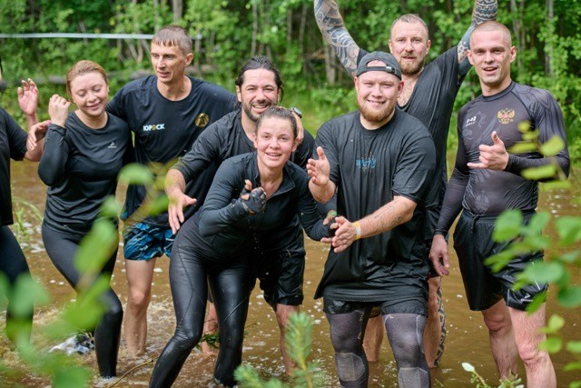 Фоторепортаж с забега Стальной характер в Сургуте, 5 июля 2025. Репортажный и семейный фотограф — Шелихов Сергей