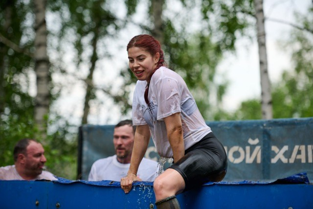 Фоторепортаж с забега Стальной характер в Сургуте, 5 июля 2025. Репортажный и семейный фотограф — Шелихов Сергей
