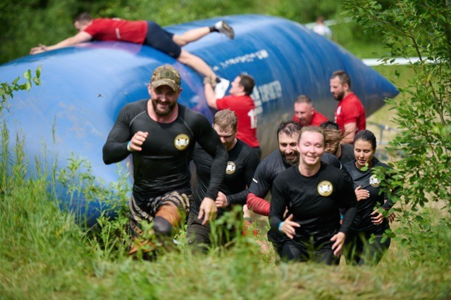Фоторепортаж с забега Стальной характер в Сургуте, 5 июля 2025. Репортажный и семейный фотограф — Шелихов Сергей