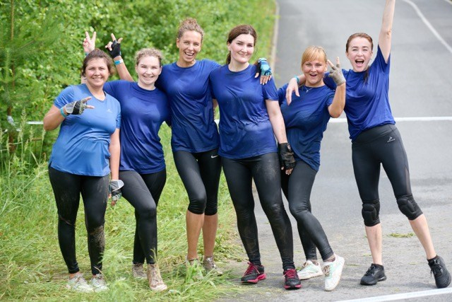 Фоторепортаж с забега Стальной характер в Сургуте, 5 июля 2025. Репортажный и семейный фотограф — Шелихов Сергей
