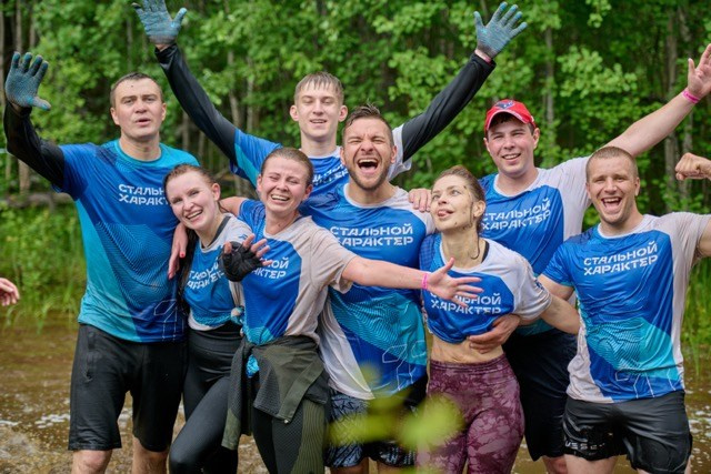 Фоторепортаж с забега Стальной характер в Сургуте, 5 июля 2025. Репортажный и семейный фотограф — Шелихов Сергей