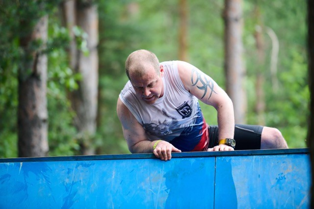 Фоторепортаж с забега Стальной характер в Сургуте, 5 июля 2025. Репортажный и семейный фотограф — Шелихов Сергей