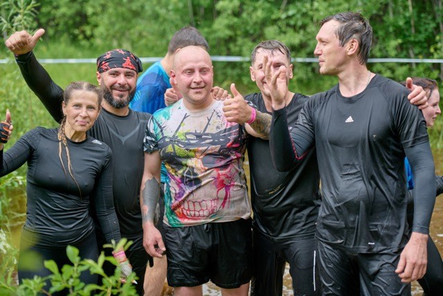 Фоторепортаж с забега Стальной характер в Сургуте, 5 июля 2025. Репортажный и семейный фотограф — Шелихов Сергей