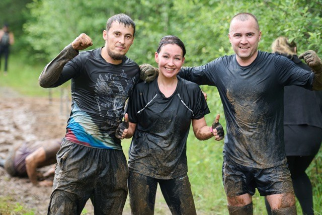 Фоторепортаж с забега Стальной характер в Сургуте, 5 июля 2025. Репортажный и семейный фотограф — Шелихов Сергей