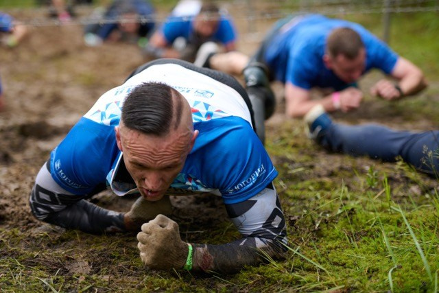 Фоторепортаж с забега Стальной характер в Сургуте, 5 июля 2025. Репортажный и семейный фотограф — Шелихов Сергей
