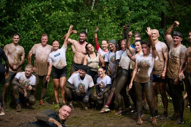 Фоторепортаж с забега Стальной характер в Сургуте, 5 июля 2025. Репортажный и семейный фотограф — Шелихов Сергей