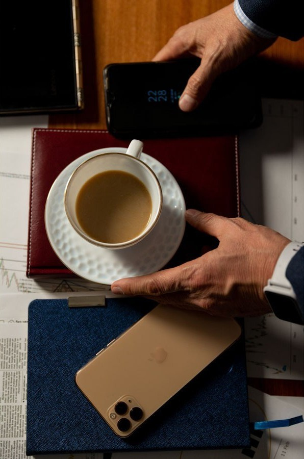 Деловой (бизнес) портрет. Фотостудия Алматы. Фотосъемка Алматы. Фотосессия Алматы. Фотокурсы. Обучение фотографии. Аренда студии