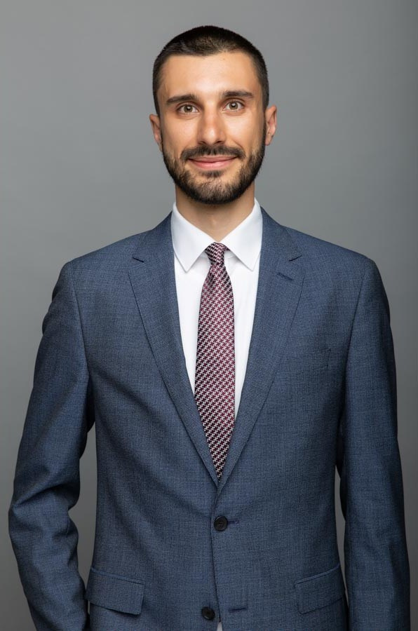 Деловой (бизнес) портрет. Фотостудия Алматы. Фотосъемка Алматы. Фотосессия Алматы. Фотокурсы. Обучение фотографии. Аренда студии