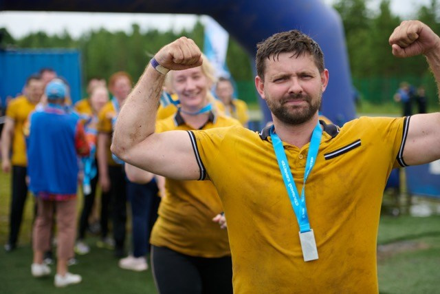 Фоторепортаж с забега Стальной характер в Сургуте, 5 июля 2025. Репортажный и семейный фотограф — Шелихов Сергей