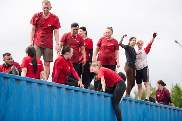 Фоторепортаж с забега Стальной характер в Сургуте, 5 июля 2025. Репортажный и семейный фотограф — Шелихов Сергей
