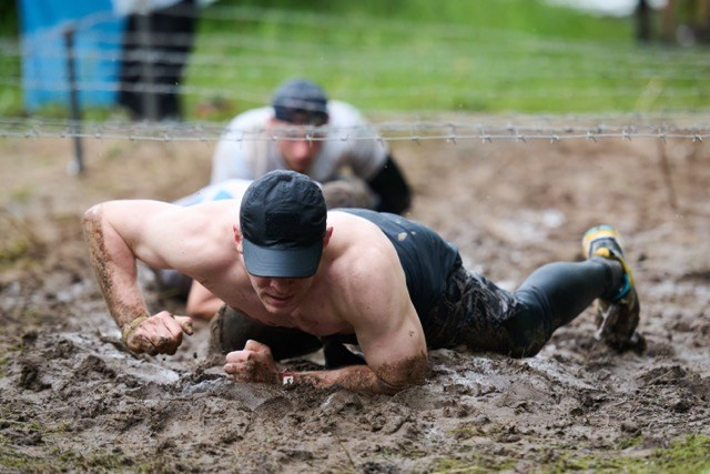 Фоторепортаж с забега Стальной характер в Сургуте, 5 июля 2025. Репортажный и семейный фотограф — Шелихов Сергей