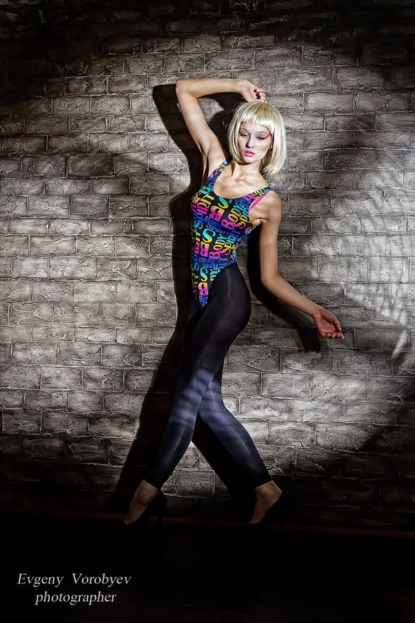 Студийная фотосессия фотограф фотостудия в Красноярске красивая девушка лучший выбрать фотостудию идея образ причёска макияж визажист стилист примеры фото позы для фотосессии