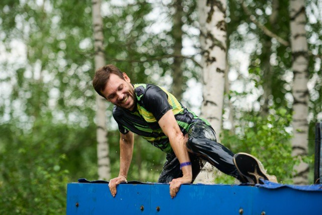 Фоторепортаж с забега Стальной характер в Сургуте, 5 июля 2025. Репортажный и семейный фотограф — Шелихов Сергей