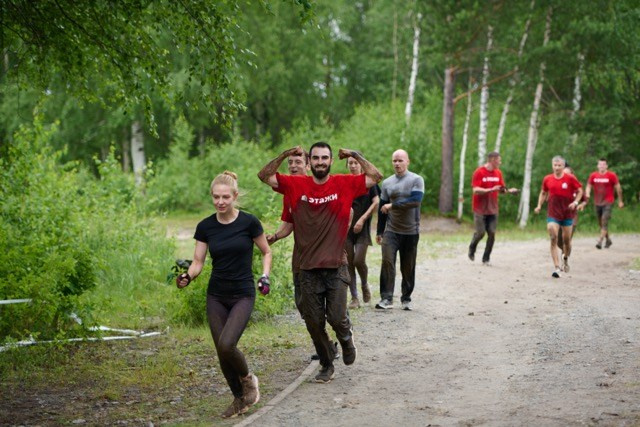 Фоторепортаж с забега Стальной характер в Сургуте, 5 июля 2025. Репортажный и семейный фотограф — Шелихов Сергей