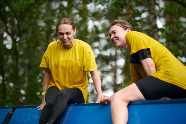 Фоторепортаж с забега Стальной характер в Сургуте, 5 июля 2025. Репортажный и семейный фотограф — Шелихов Сергей