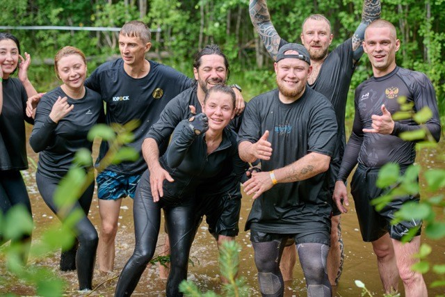 Фоторепортаж с забега Стальной характер в Сургуте, 5 июля 2025. Репортажный и семейный фотограф — Шелихов Сергей