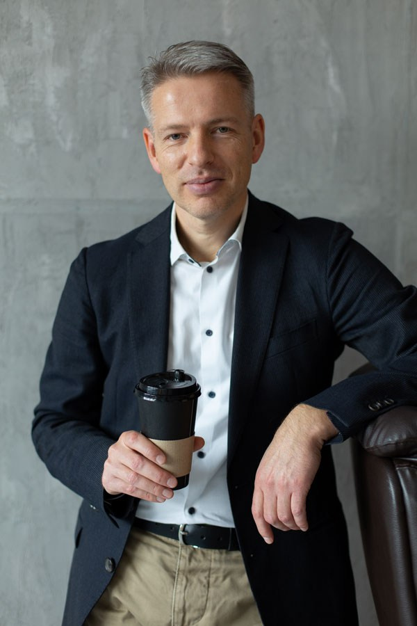 Деловой (бизнес) портрет. Фотостудия Алматы. Фотосъемка Алматы. Фотосессия Алматы. Фотокурсы. Обучение фотографии. Аренда студии