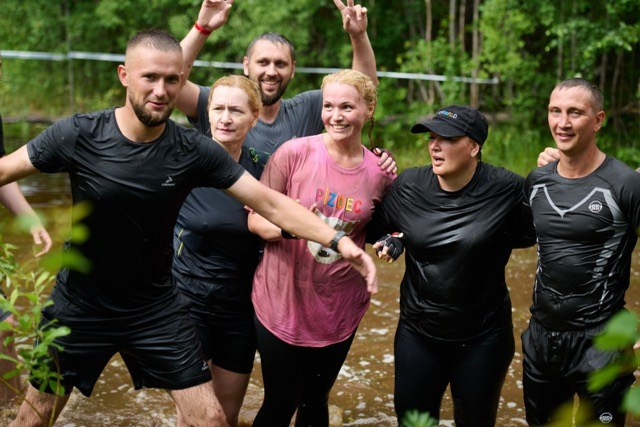 Фоторепортаж с забега Стальной характер в Сургуте, 5 июля 2025. Репортажный и семейный фотограф — Шелихов Сергей
