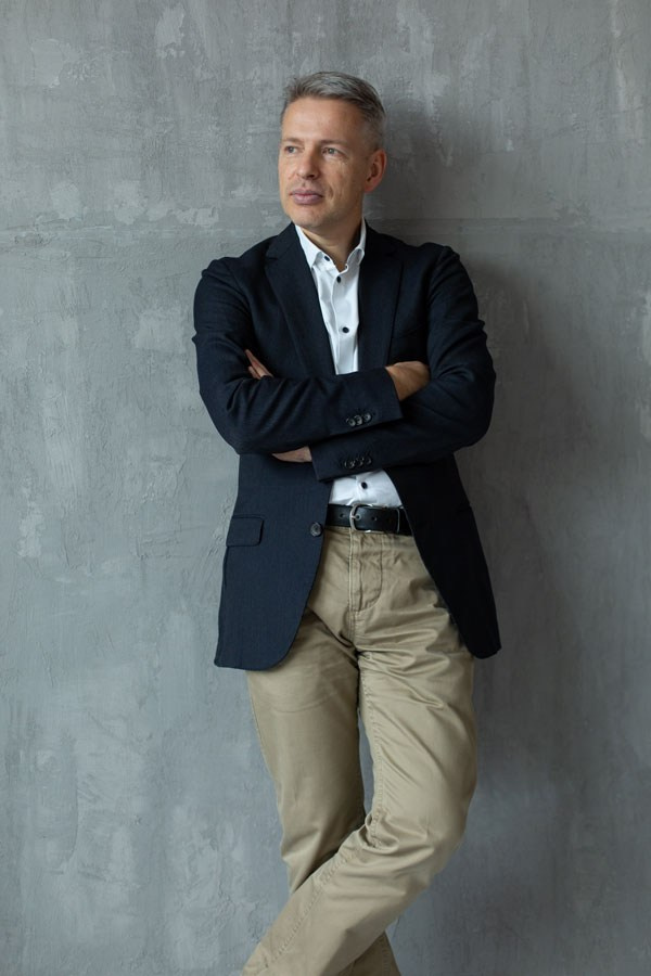 Деловой (бизнес) портрет. Фотостудия Алматы. Фотосъемка Алматы. Фотосессия Алматы. Фотокурсы. Обучение фотографии. Аренда студии