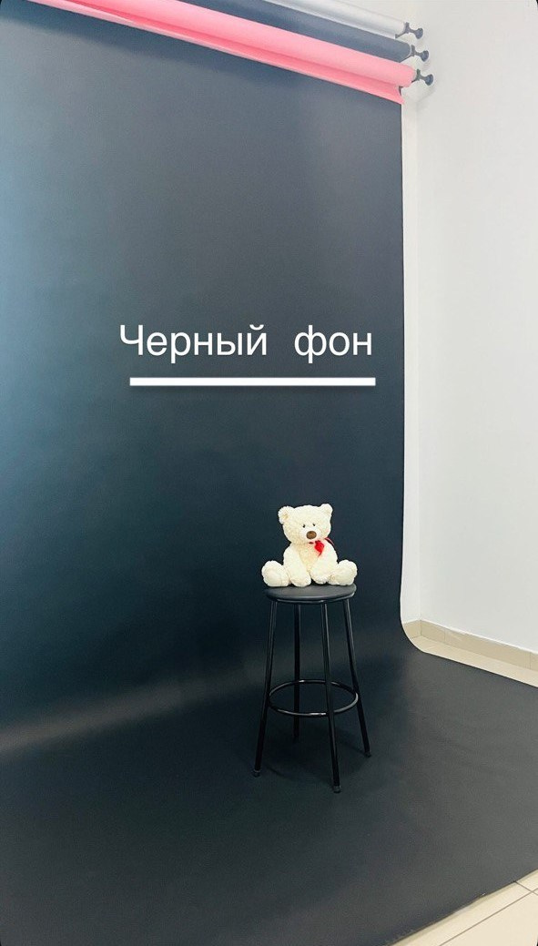 Черный фон в студии автопортрета Нижний